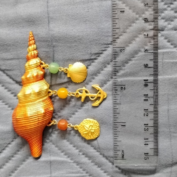 Cute Shell Brooch - Picture 4 of 5